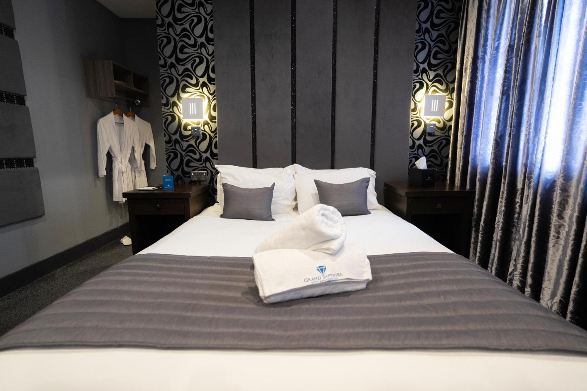 Grand Sapphire Hotel & Banqueting Croydon Dış mekan fotoğraf