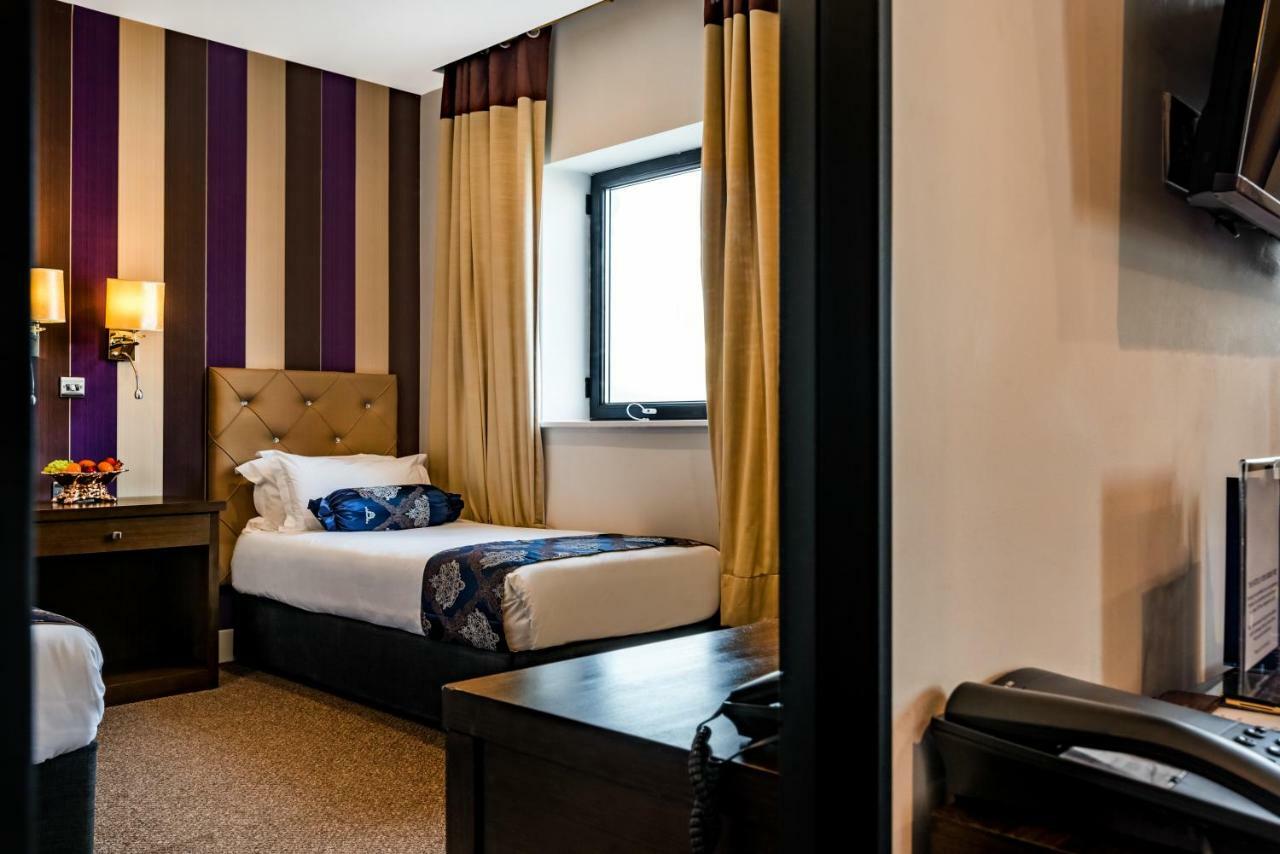 Grand Sapphire Hotel & Banqueting Croydon Dış mekan fotoğraf